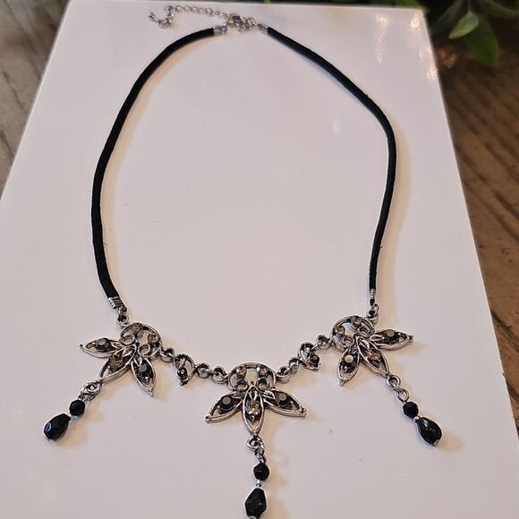 Black and silver beaded necklace adjustable - Picture 4 of 4